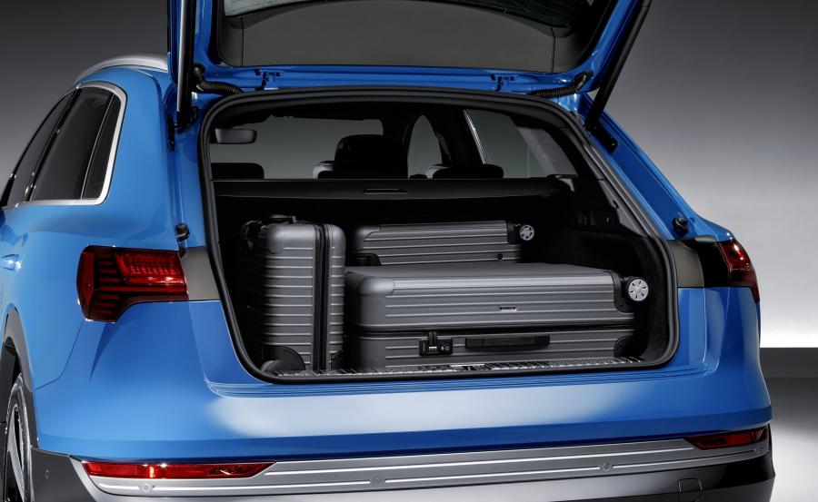 Bagażnik Audi e-tron oferuje 600 l pojemności