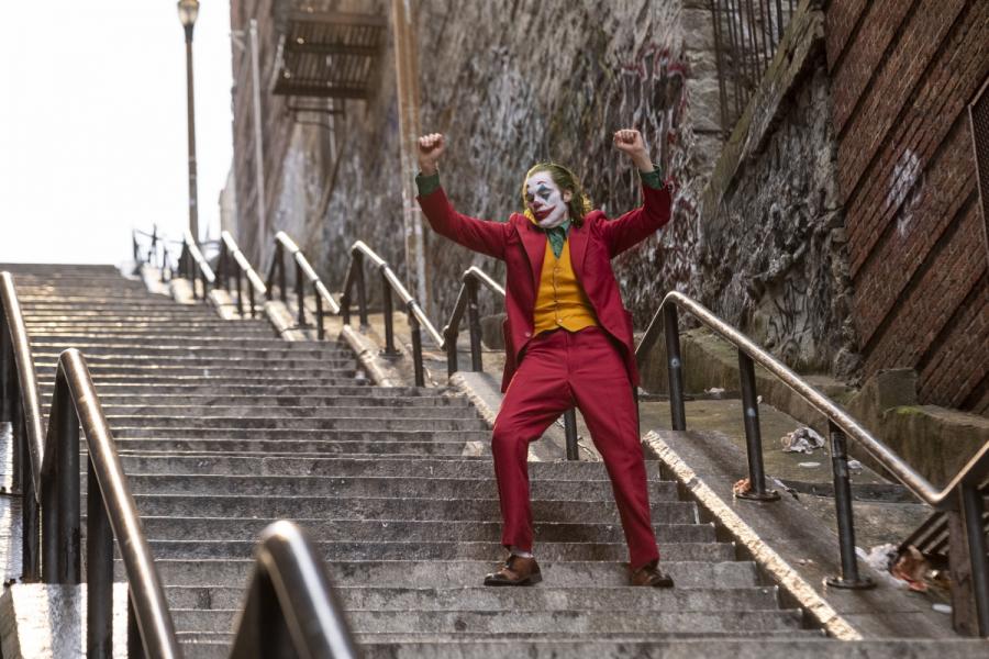 "Joker" w kinach od 4 października. © 2019 Warner Bros. Entertainment Inc