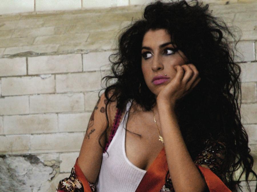 Za tragiczną śmierć Amy Winehouse media obwiniają jej byłego męża, Blake'e Fiedlera Civila
