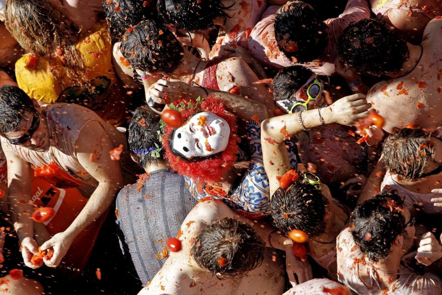 Tomatina. Doroczna wielka bitwa na pomidory w Bunol w Hiszpanii