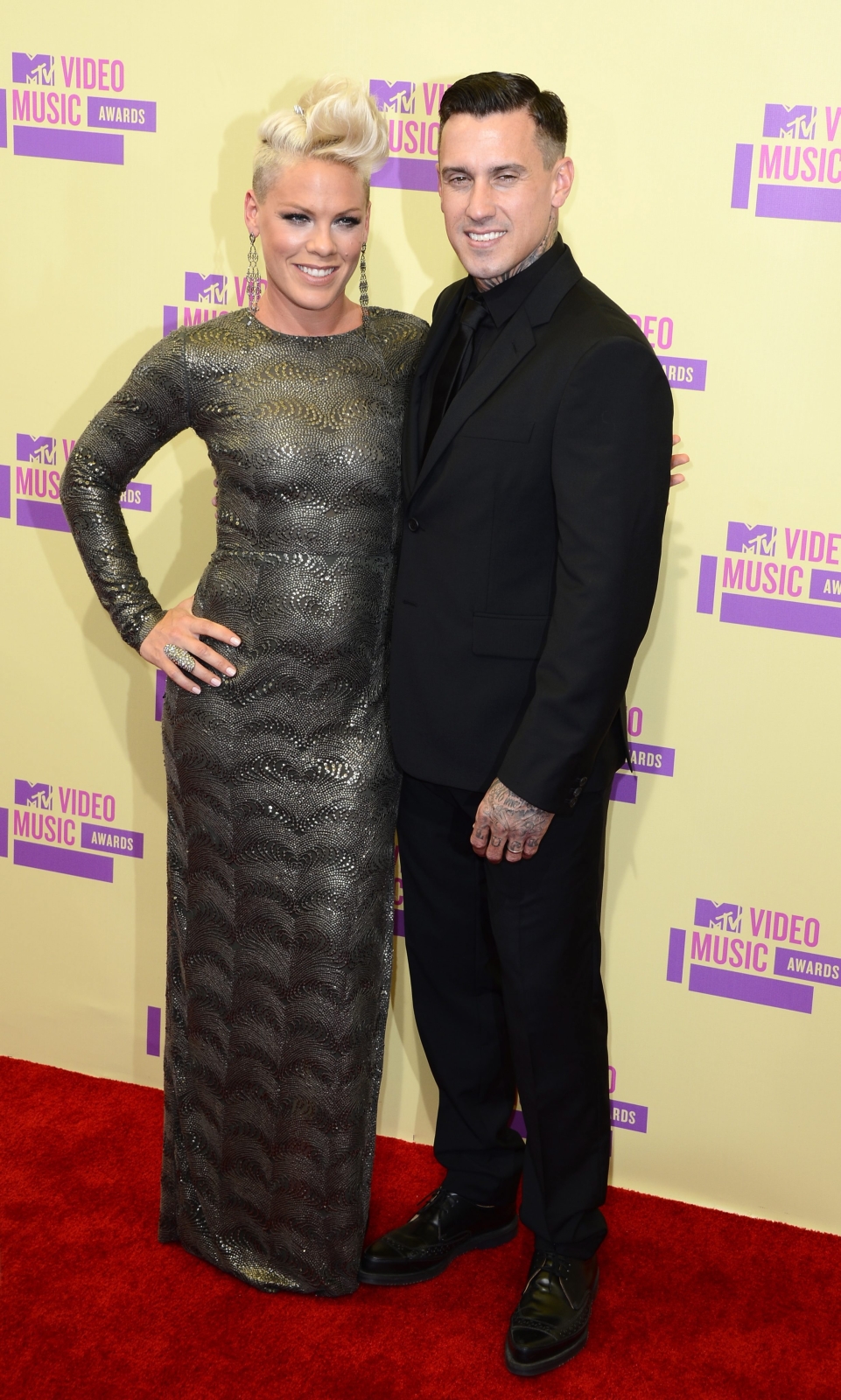 Pink z mężem Carey'em Hartem na MTV Video Music Awards 2012