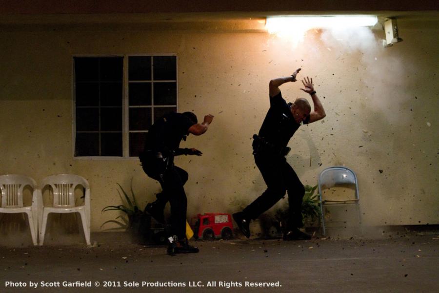 Jake Gyllenhaal i Michael Pena w filmie "Bogowie ulicy"