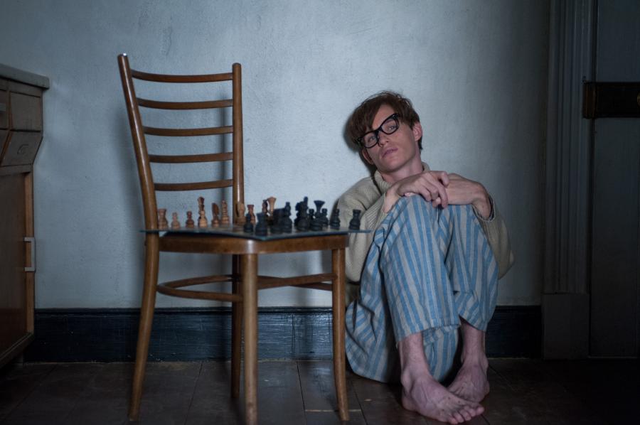 Eddie Redmayne w filmie "Teoria wszystkiego"