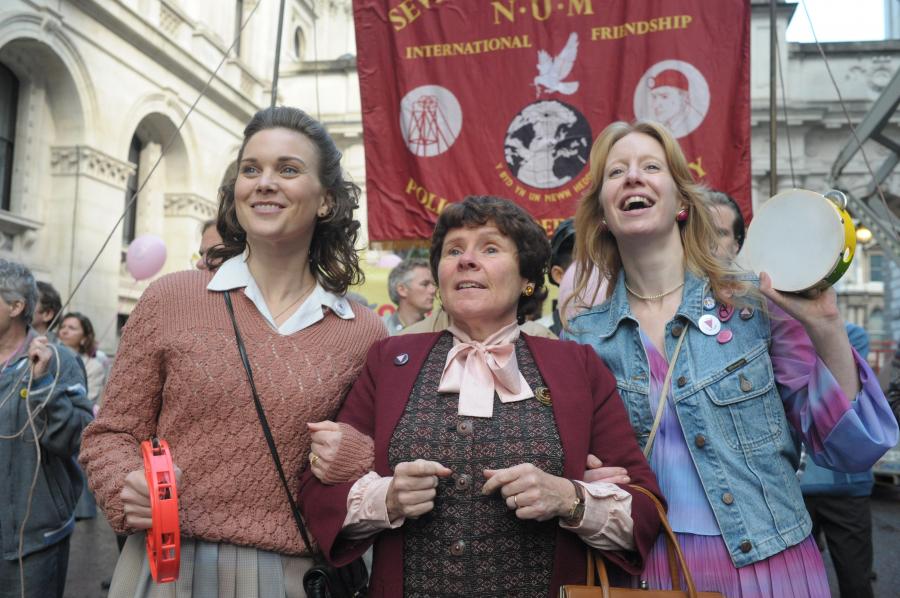 Imelda Staunton w filmie "Dumni i wściekli"