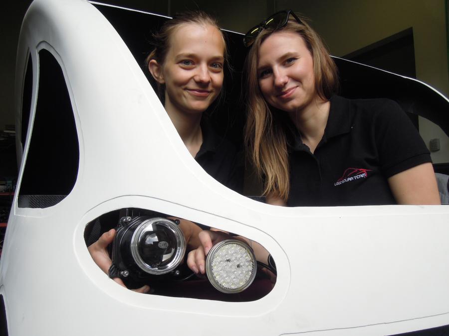 Julia Szymańska, koordynator projektu Młodzi Wynalazcy (P)i Aleksandra Łomża, rzecznik prasowy Łódź Solar Team