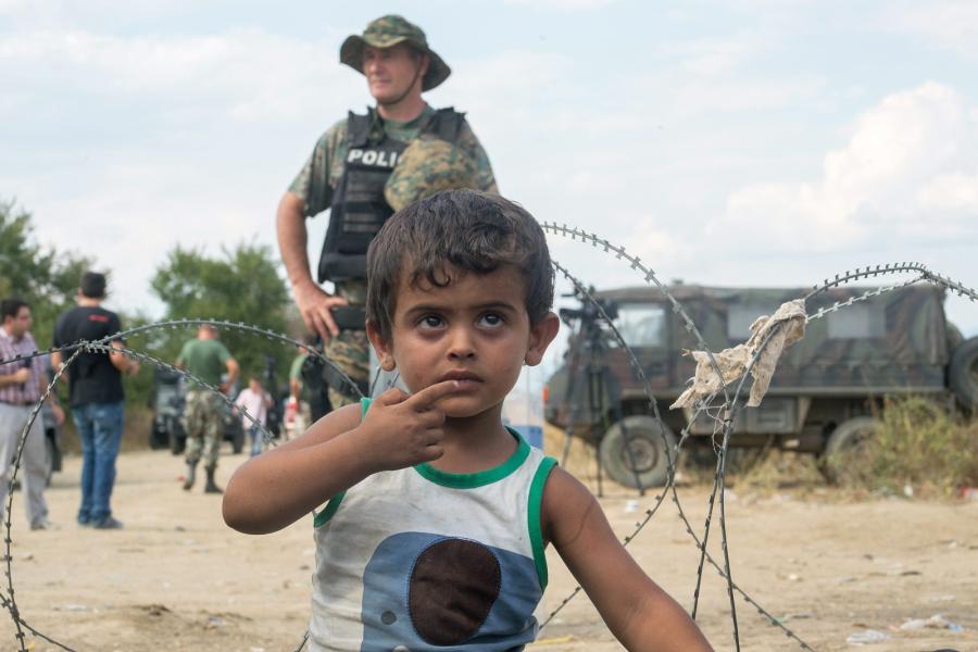 Jakie Znasz Argumenty Przemawiające Za Przyjmowaniem Imigrantów I Uchodźców Zdjęcia: Koszmar na granicy z Macedonią. Policja kontra uchodźcy z