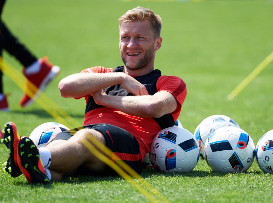 Euro 2016: Żony polskich piłkarzy nie spuszczają wzroku ze swoich mężów nawet podczas treningów