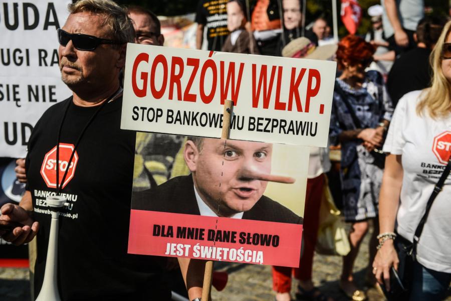 Manifestacja frankowiczów przeszła spod Belwederu pod Sejm