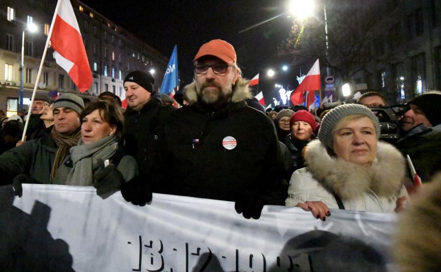 Lider KOD Mateusz Kijowski na czele Marszu Komitetu Obrony Demokracji "Stop Dewastacji Polski!"